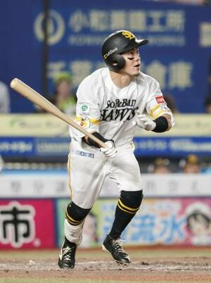 5回ソフトバンク1死二塁、牧原大が右越えに2ランを放つ=ZOZOマリン