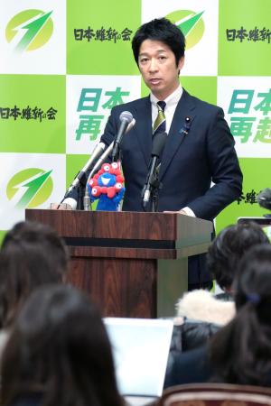 記者会見する日本維新の会の藤田共同代表=7日午後、国会