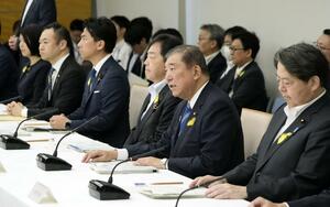 石破茂首相らが出席した原子力防災会議=27日、首相官邸