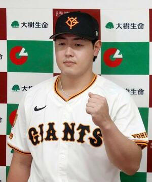 月間MVPを受賞した巨人・岡本=東京ドーム
