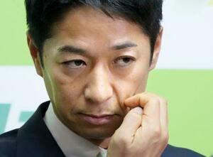 自民党との政策協議後、記者団の取材に応じる日本維新の会の藤田共同代表=17日午後、国会