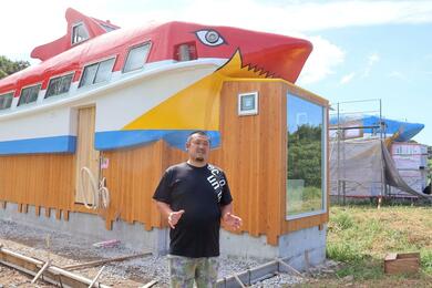 目覚めよ「シャーク号」！佐渡で活躍した海中透視船を一棟貸しの宿に