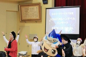「ひなた」の歌で盛り上がったクリスマスコンサート＝燕市吉田大保町