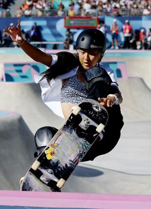 女子パーク決勝　演技する開心那＝パリ（共同）