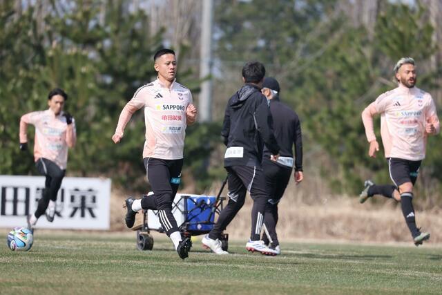 試合前日の練習に臨むFW小野裕二=3月28日、聖籠町