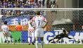 Ｗ杯ドイツ大会のクロアチア戦でＰＫを止める川口＝２００６年６月〈共同〉