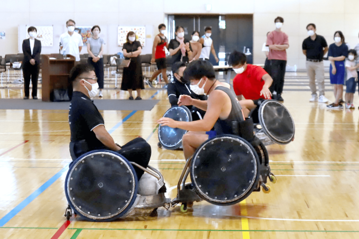 激しいタックルに歓声 車いすラグビー体験会 新潟胎内 パラ五輪選手が実演 新潟日報デジタルプラス 激しいタックルに歓声 車いすラグビー体験会 新潟胎内 パラ五輪選手が実演 新潟日報デジタルプラス