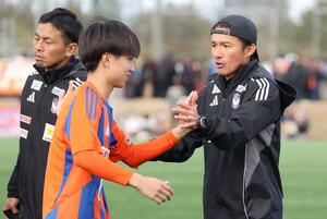 新潟Ｕ－１８の田中達也監督＝聖籠町