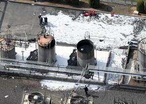 火災が発生した広島県三次市の丸善製薬三次工場=28日午後3時12分(共同通信社ヘリから)