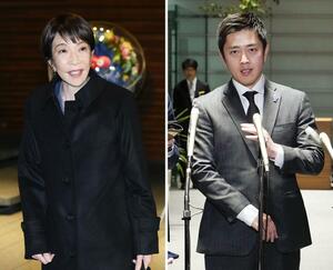 会談を終え官邸を出る高市首相と記者団の取材に応じる日本維新の会の吉村代表。与党幹部の会談で、首相は衆院解散を正式伝達した＝１４日夜