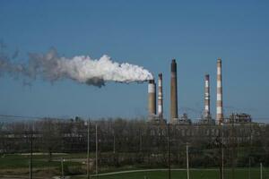 米中西部インディアナ州のウォリック石炭火力発電所=4月、ニューバーグ(AP=共同)