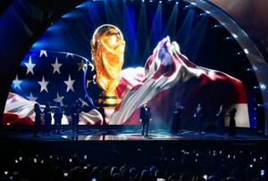 米ワシントンで開催されたサッカーW杯北中米3カ国大会の組み合わせ抽選会=5日(共同)