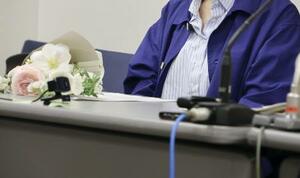 　性犯罪被害者らを対象にしたアンケートの結果について記者会見するひかりさん＝２０２６年３月２日、東京都内