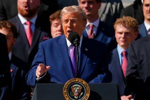 　１１日、米ホワイトハウスで話すトランプ大統領（ＡＰ＝共同）