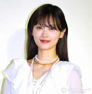 フリルの純白ワンピースで登場した山下美月 （C）ORICON NewS inc.