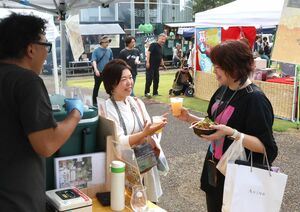 県内各地の味を楽しんだクラフトビールまつり=柏崎市西山町坂田
