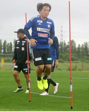 天皇杯3回戦J2長崎戦に向けて調整するMF高木善朗=2024年7月9日、新潟聖籠スポーツセンターアルビレッジ