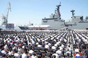 開かれた北朝鮮の5千トン級の新型駆逐艦「崔賢」の就役式=23日、北朝鮮西部・南浦港(朝鮮中央通信=共同)