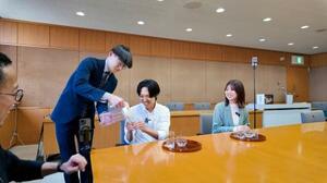 　東京都東久留米市が自主制作した公式動画「公務員の昼休み」の撮影などの様子（同市提供）