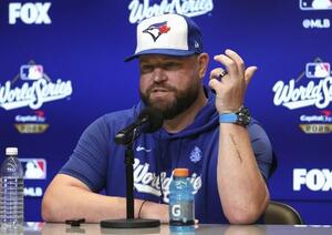 ブルージェイズのシュナイダー監督=10月25日(共同)