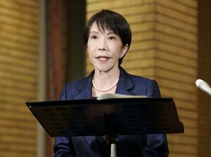 日本単独での石油備蓄放出を表明する高市首相＝１１日午後、首相公邸