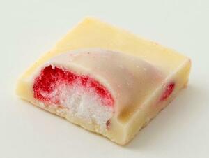 　近鉄リテーリングの「古都奈良ショコラ　古都華苺＆ホワイトチョコ」