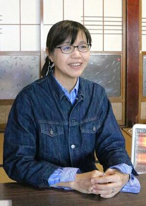 「どこで人生を終えるんだろうと考えたとき、それは佐渡だった」と話す本間章子さん＝佐渡市水津