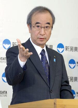 クマが指定管理鳥獣に追加されたことについて考えを語る花角英世知事＝４月１７日、県庁