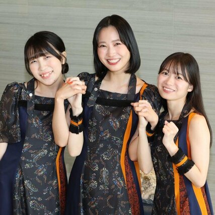 RYUTistの（左から）五十嵐夢羽さん、横山実郁さん、宇野友恵さん＝新潟市中央区の新潟日報メディアシップ