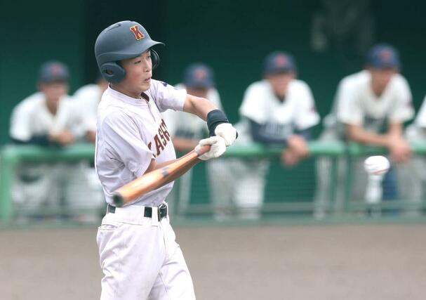 柏崎工-新潟 6回一死満塁、柏崎工の田邉瑞樹が犠飛を放ち1-4