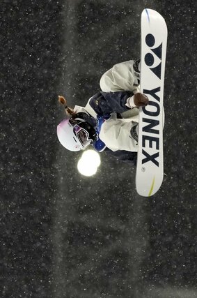 女子ハーフパイプ決勝　技を決める工藤璃星＝リビーニョ（共同）