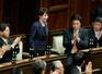 　衆院本会議で第１０５代首相に指名され、起立する高市早苗首相。衆院定数の４分の３を占める巨大与党による国会運営が始動した＝１８日午後３時１分