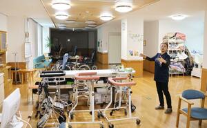 スマイル赤泊で、かつてショートステイ利用者が使っていたスペース。今は車いすなどの置き場になっている＝佐渡市徳和