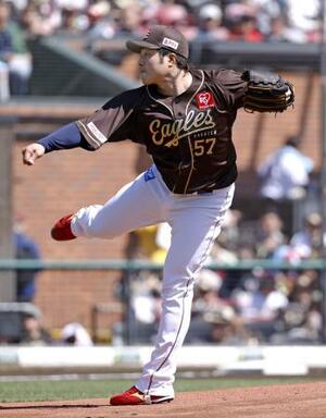 　オリックス戦に先発し、７回途中無失点で今季初勝利を挙げた楽天・滝中＝楽天モバイルパーク