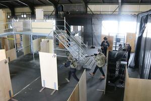 屋内でサバイバルゲームを楽しめる「ストライフ燕三条」=三条市土場