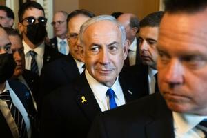 9日、ワシントンを歩くイスラエルのネタニヤフ首相(AP=共同)