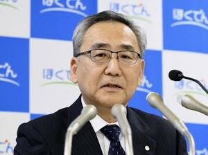 記者会見する北海道電力の斎藤晋社長=31日午後、札幌市