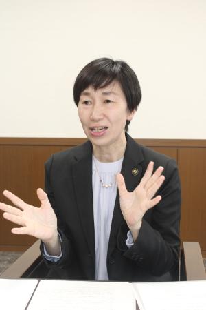 インタビューに答える東京都清瀬市の原田博美市長＝４月２３日、清瀬市役所
