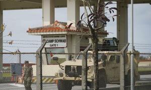 　米軍キャンプ・シュワブのゲート＝１６日、沖縄県名護市