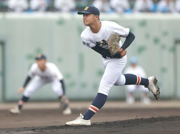 福井商－日本文理　日本文理の先発・染谷崇史＝高岡西部総合公園野球場