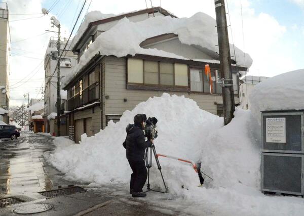 男性２人が流されたとみられる現場＝１日午後３時半ごろ、十日町市昭和町
