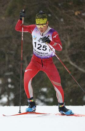 距離 男子10キロフリー 6位に入賞した岡田幸輝(十日町)が3キロ過ぎの坂を攻める=十日町市