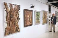 自然の生命力や存在感表現　長岡の９０歳の洋画家渡辺寿さんが個展、６０点以上展示　ギャラリーみつけで２４日まで