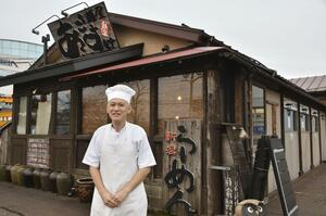 上越市のラーメン店「麺屋あごすけ」店主の月岡二幸さん=2024年12月
