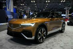 ホンダがゼネラル・モーターズ(GM)と共同開発した電気自動車(EV)「ZDX」=2024年3月(ロイター=共同)