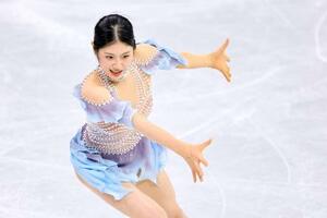 　女子ＳＰ　演技する李海仁＝ミラノ（共同）