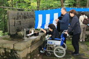 ガダルカナル島やビルマ方面で戦死した県人を追悼した慰霊祭=9月23日、長岡市西片貝町