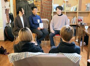 片付けについて語り合ったトークショー=三条市本町2