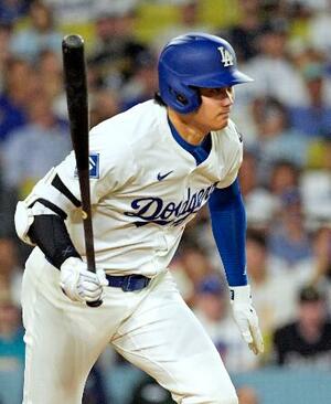 　レッズ戦の７回、二ゴロに倒れるドジャース・大谷＝ロサンゼルス（共同）