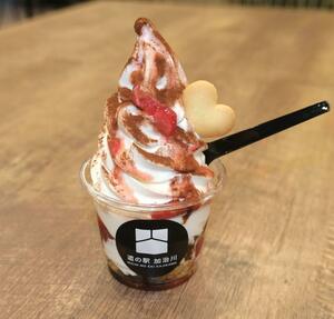 甘さを控えた期間限定の「バレンタインパフェ」